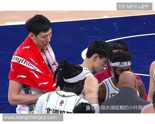 中锋对决王哲林强势表现周琦在洛夫顿面前显得无奈 中锋对决王哲林强势表现周琦在洛夫顿面前显得无奈